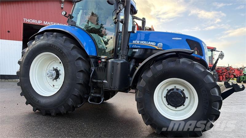 New Holland T7.270 KUN 5500 TIMER OG MED AUTOSTYRING! Trattori