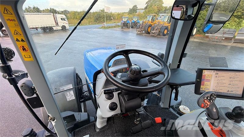 New Holland T7.270 KUN 5500 TIMER OG MED AUTOSTYRING! Trattori