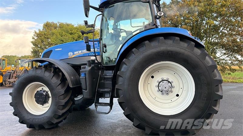 New Holland T7.270 KUN 5500 TIMER OG MED AUTOSTYRING! Trattori