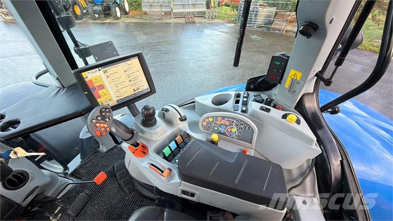 New Holland T7.270 KUN 5500 TIMER OG MED AUTOSTYRING! Trattori