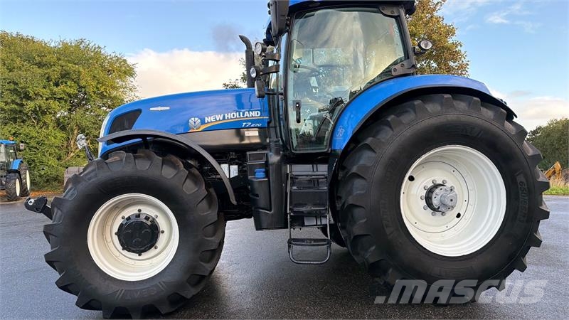 New Holland T7.270 KUN 5500 TIMER OG MED AUTOSTYRING! Trattori