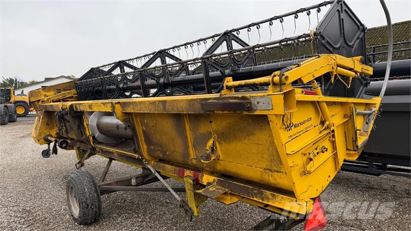 New Holland TX 68 PLUS MED 20 FODS SKÆREBORD! حصادات
