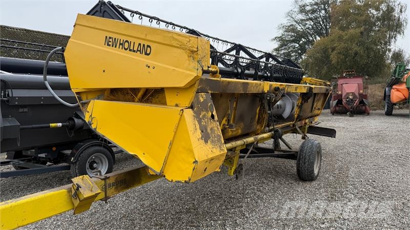 New Holland TX 68 PLUS MED 20 FODS SKÆREBORD! حصادات