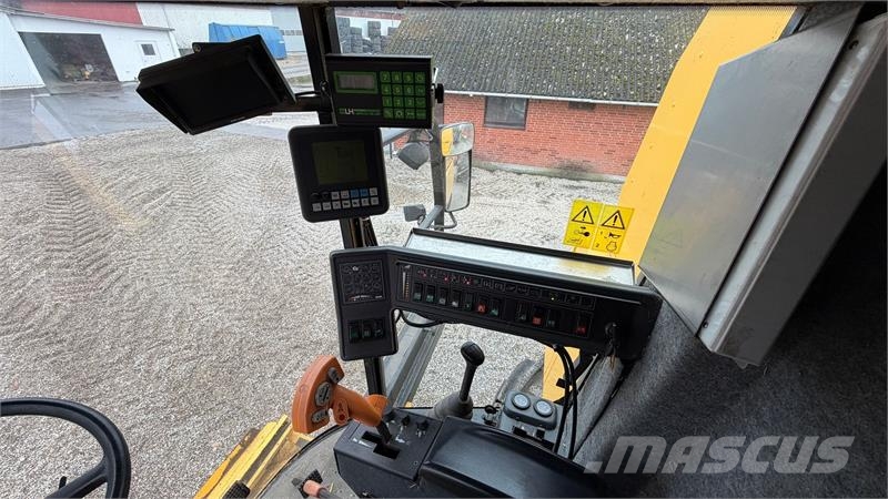 New Holland TX 68 PLUS MED 20 FODS SKÆREBORD! حصادات