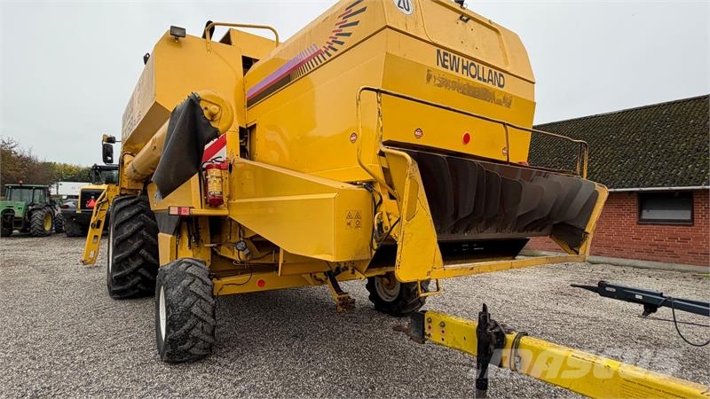 New Holland TX 68 PLUS MED 20 FODS SKÆREBORD! حصادات