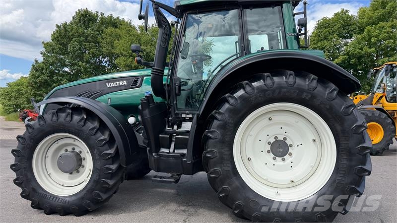 Valtra T163 DIRECT KUN 2600 TIMER! Tracteur
