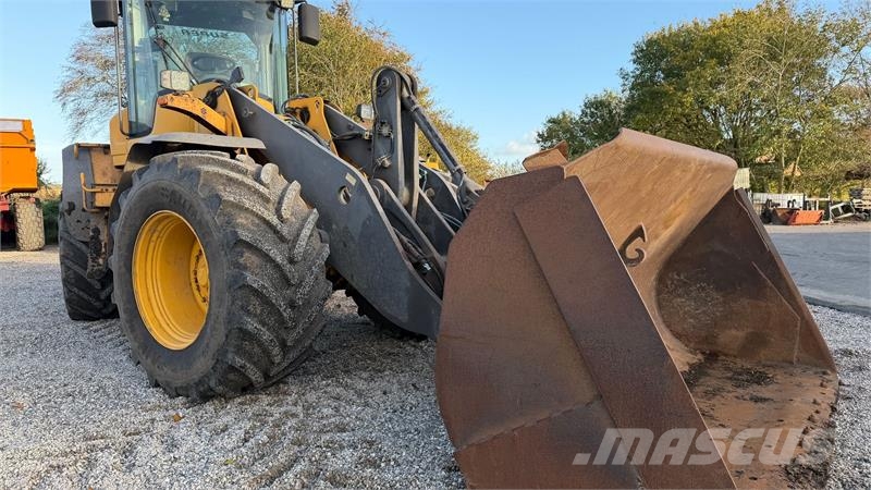 Volvo L 120 F MED LANG ARM, HURTIGSKIFTE OG SKOVL Rataslaadurid