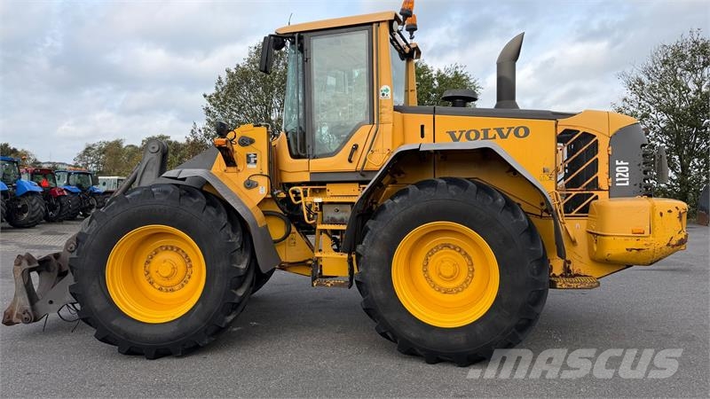 Volvo L 120 F MED LANG ARM, HURTIGSKIFTE OG SKOVL Rataslaadurid