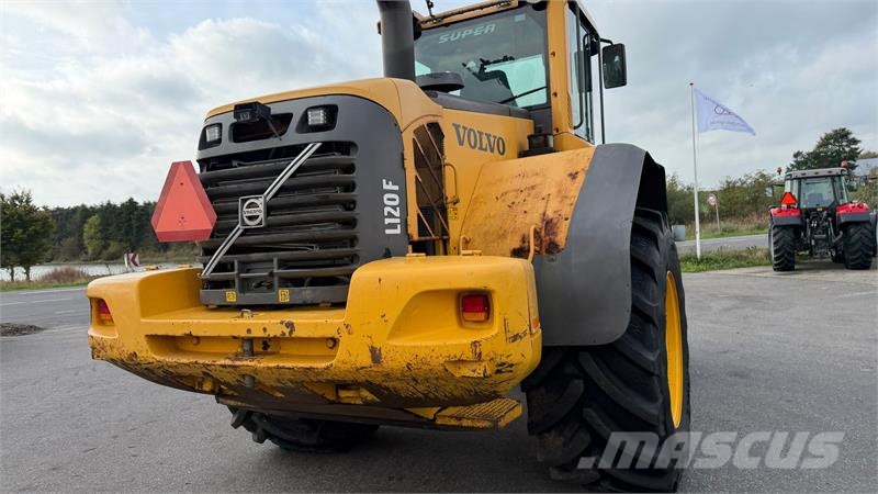 Volvo L 120 F MED LANG ARM, HURTIGSKIFTE OG SKOVL Rataslaadurid