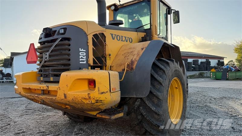 Volvo L 120 F MED LANG ARM, HURTIGSKIFTE OG SKOVL Rataslaadurid