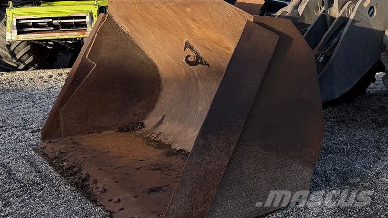 Volvo L 120 F MED LANG ARM, HURTIGSKIFTE OG SKOVL Rataslaadurid