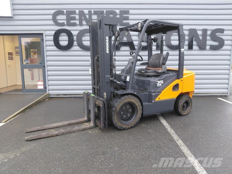 Doosan D35C-7 مناولات متداخلة