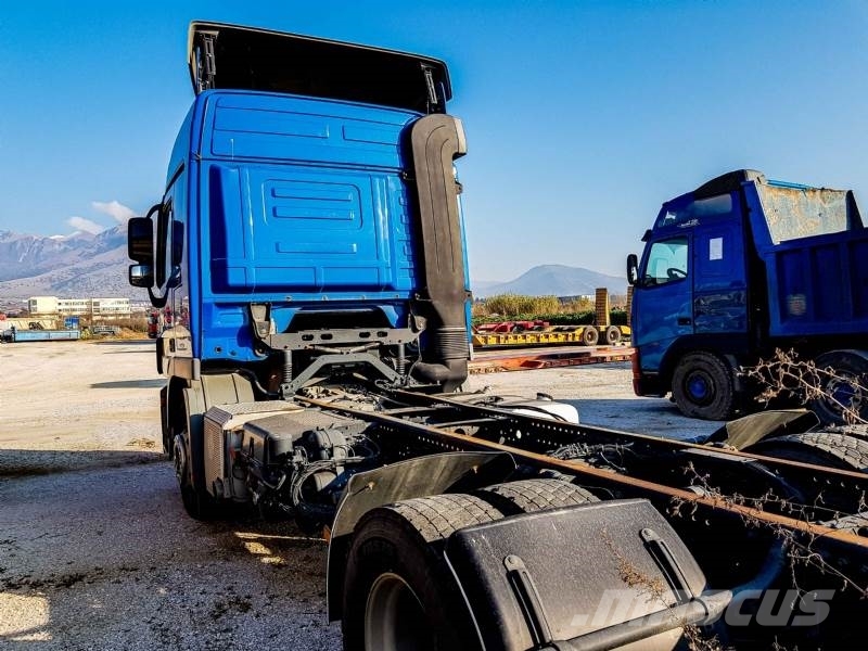 Mercedes-Benz 18.46 Camiones con chasís y cabina
