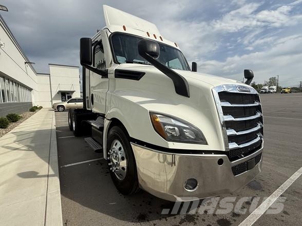 Freightliner CASCADIA 126 Tegljači