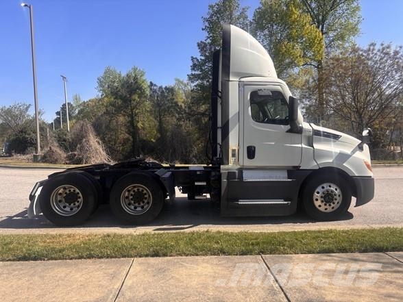 Freightliner CASCADIA 126 Tegljači