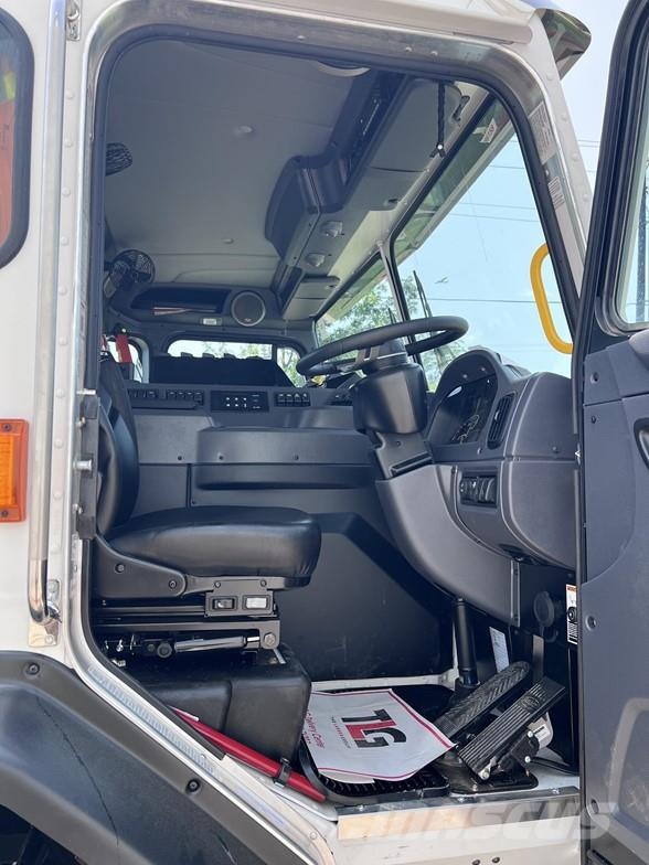 Peterbilt 520 Waste trucks