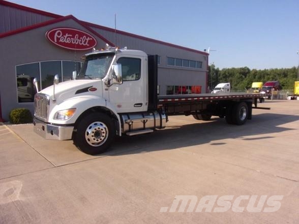 Peterbilt 537 Camiones de cama baja