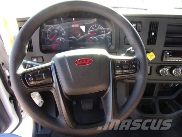 Peterbilt 537 Camiones de cama baja