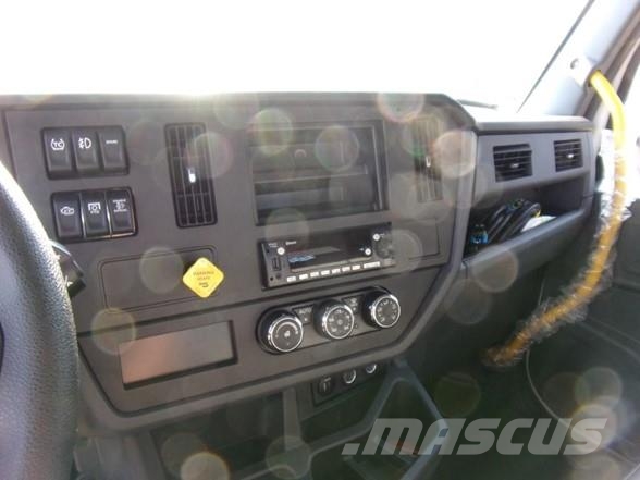 Peterbilt 537 Camiones de cama baja