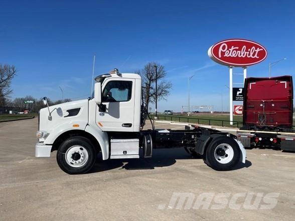 Peterbilt 567 Camiones tractor