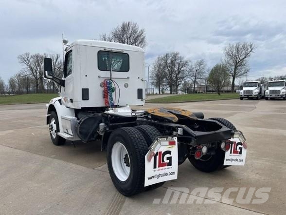 Peterbilt 567 Camiones tractor