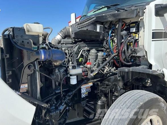 Peterbilt 567 Camiones tractor