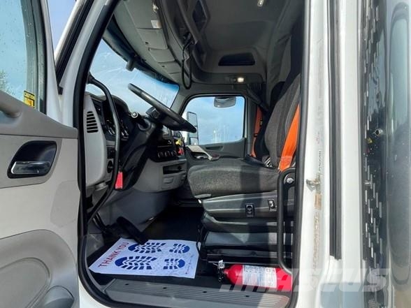 Peterbilt 567 Prime Movers