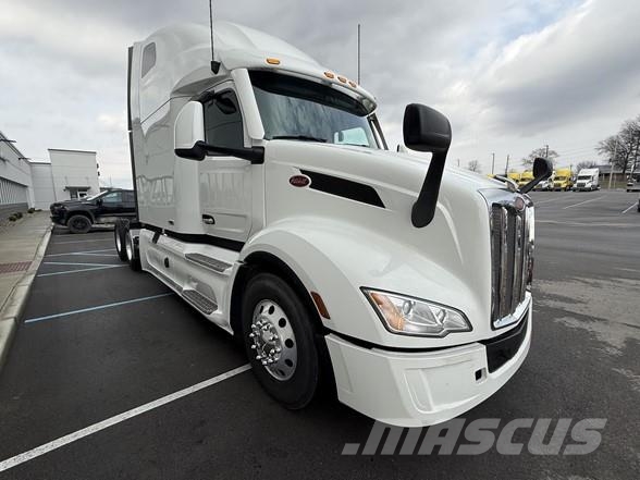 Peterbilt 579 Prime Movers