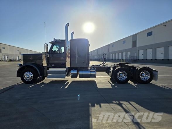 Peterbilt 589 Тягачі