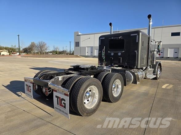 Peterbilt 589 Тягачі