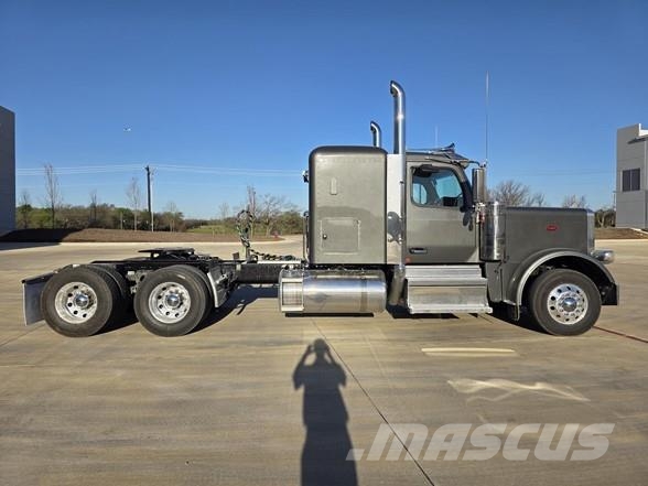 Peterbilt 589 Тягачі
