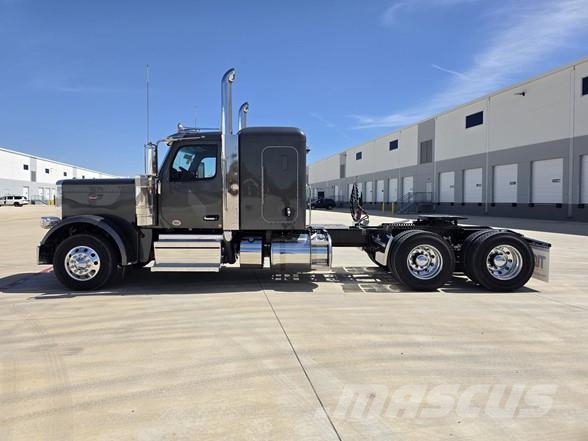 Peterbilt 589 Prime Movers