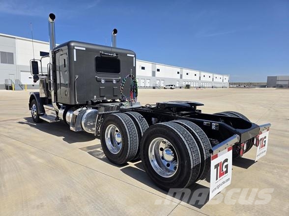 Peterbilt 589 Prime Movers