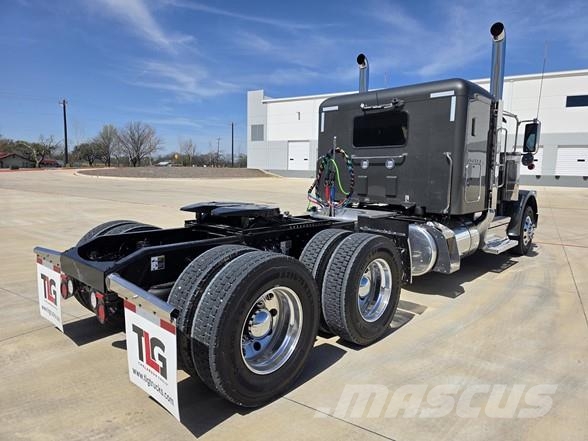 Peterbilt 589 Prime Movers