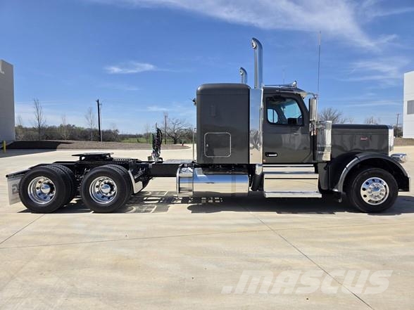 Peterbilt 589 Prime Movers