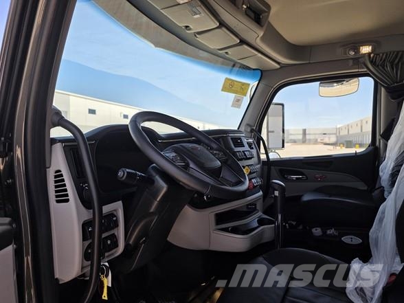 Peterbilt 589 Prime Movers