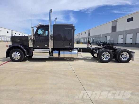 Peterbilt 589 Тягачі