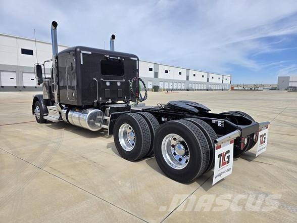 Peterbilt 589 Тягачі