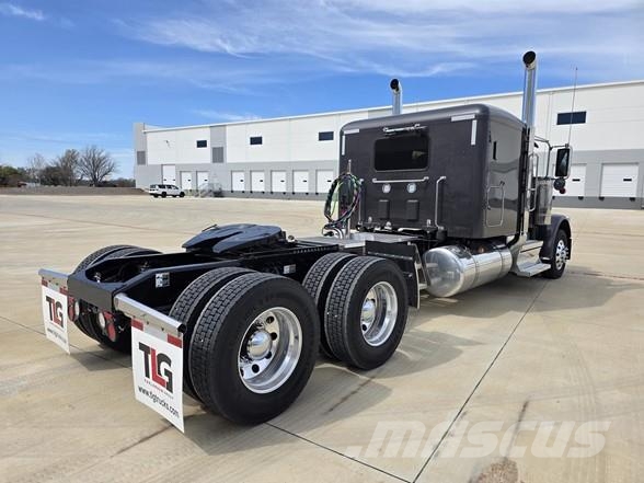 Peterbilt 589 Тягачі