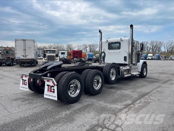 Peterbilt 589 شاحنات قلابة