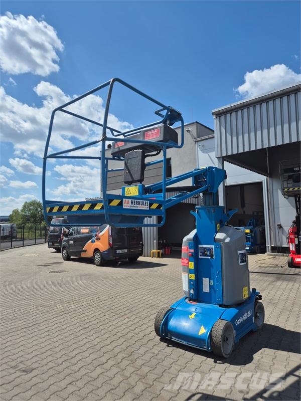Genie GR 26J Plataformas con jaula de elevación