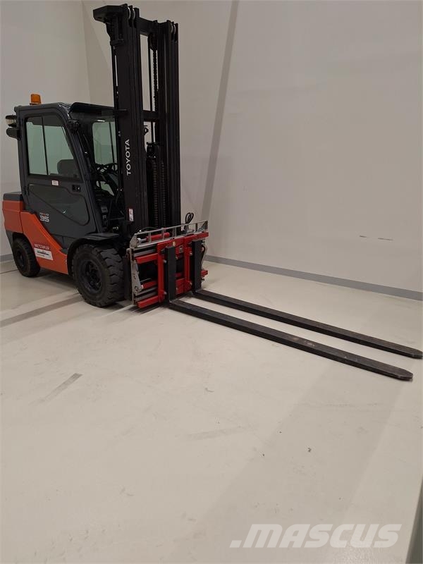 Toyota 52-8FDJF35 شاحنات الديزل
