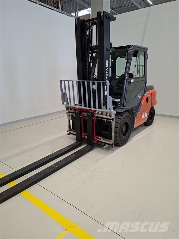 Toyota 8FD50F Diesel Trucker