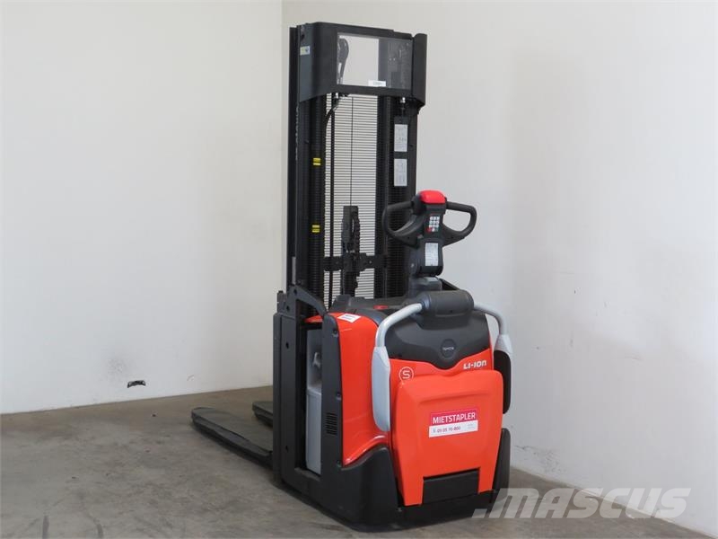 Toyota SPE120L Pedestrian stacker