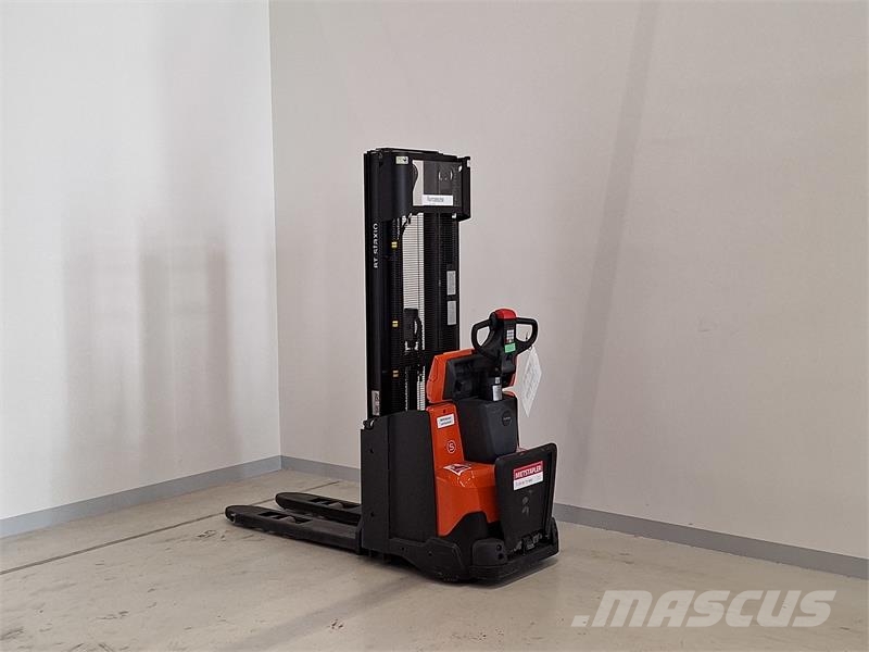 Toyota SWE120L Παλετοφόρα πεζού χειριστή με ιστό