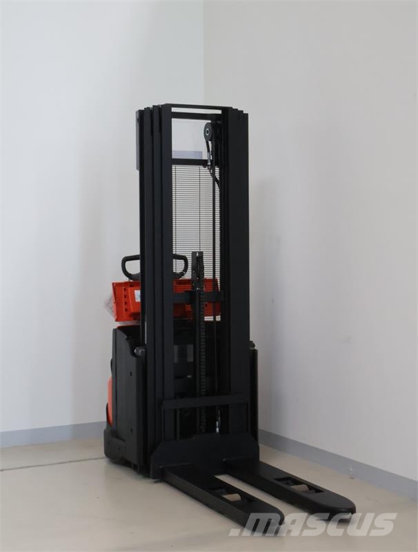 Toyota SWE120L Παλετοφόρα πεζού χειριστή με ιστό