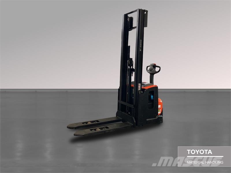 Toyota SWE120L Transpallet uomo a terra