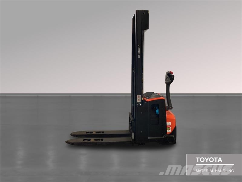 Toyota SWE120L Rankiniai vėžimėliai