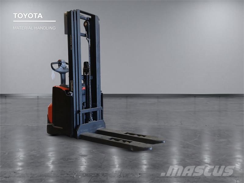 Toyota SWE140L Transpallet uomo a terra