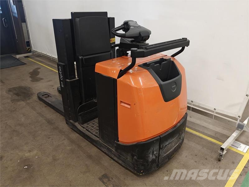 Toyota OSE120P Madalkomplekteerimistõstuk